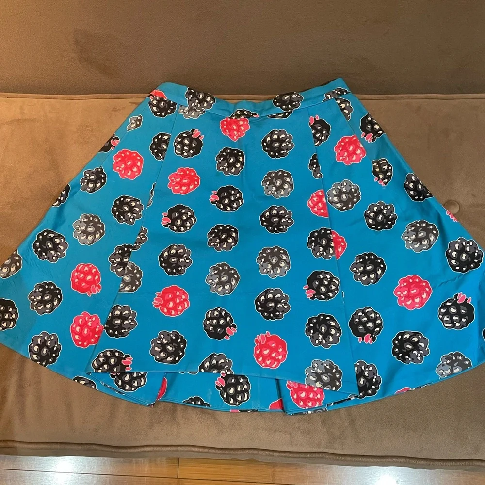 Beautiful fun brand new skirt - Picture 2 of 3